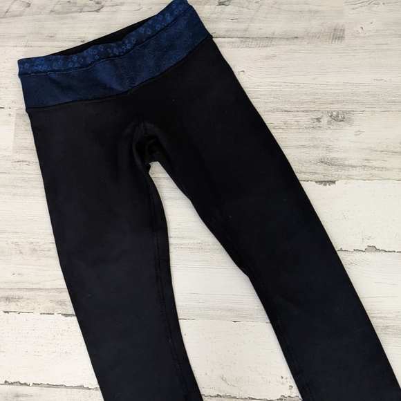 Lululemon size 2 crop leggings - Picture 1 of 3